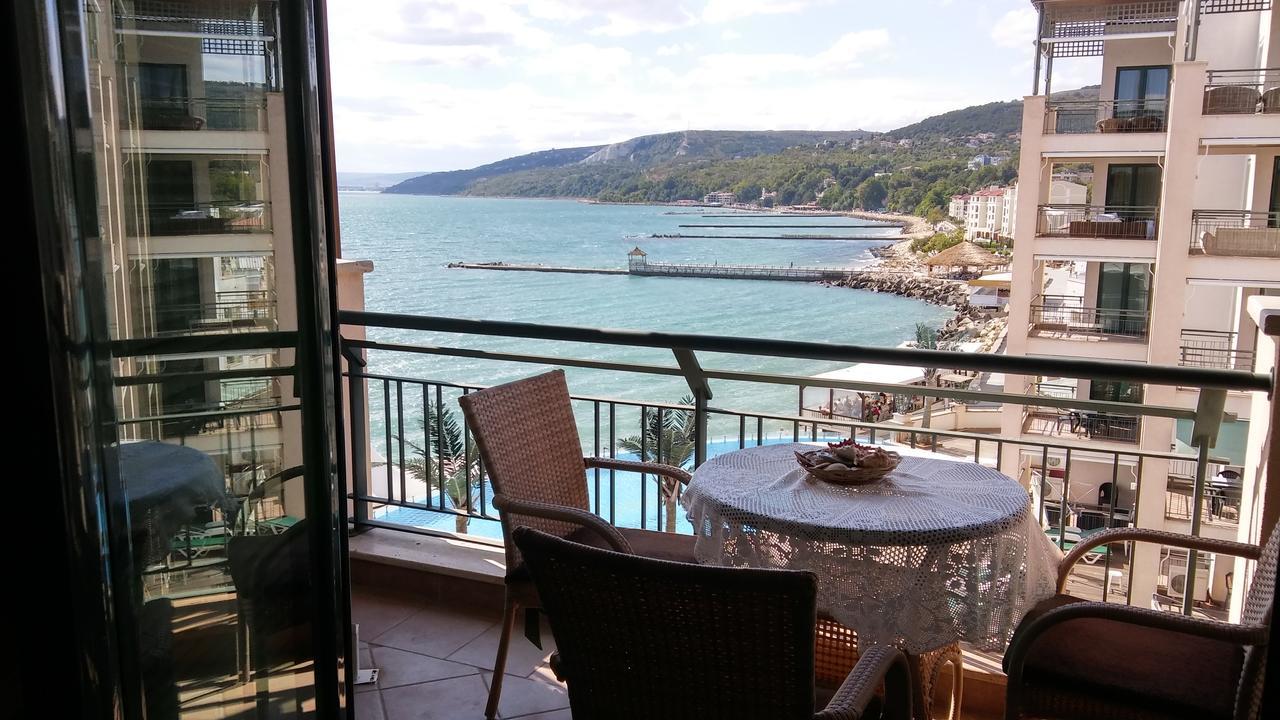 Marina City Aparthotel Balchik Exterior photo