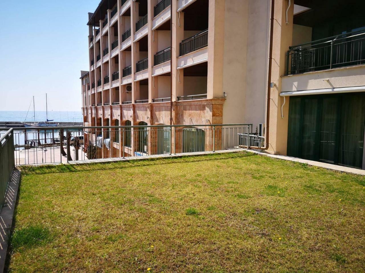 Marina City Aparthotel Balchik Exterior photo