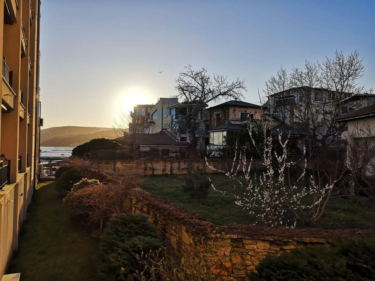 Marina City Aparthotel Balchik Exterior photo